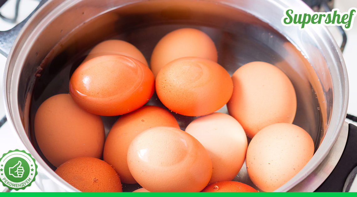 Надоело заливать вареные яйца холодной водой? Читайте, как их можно очистить гораздо быстрее и проще