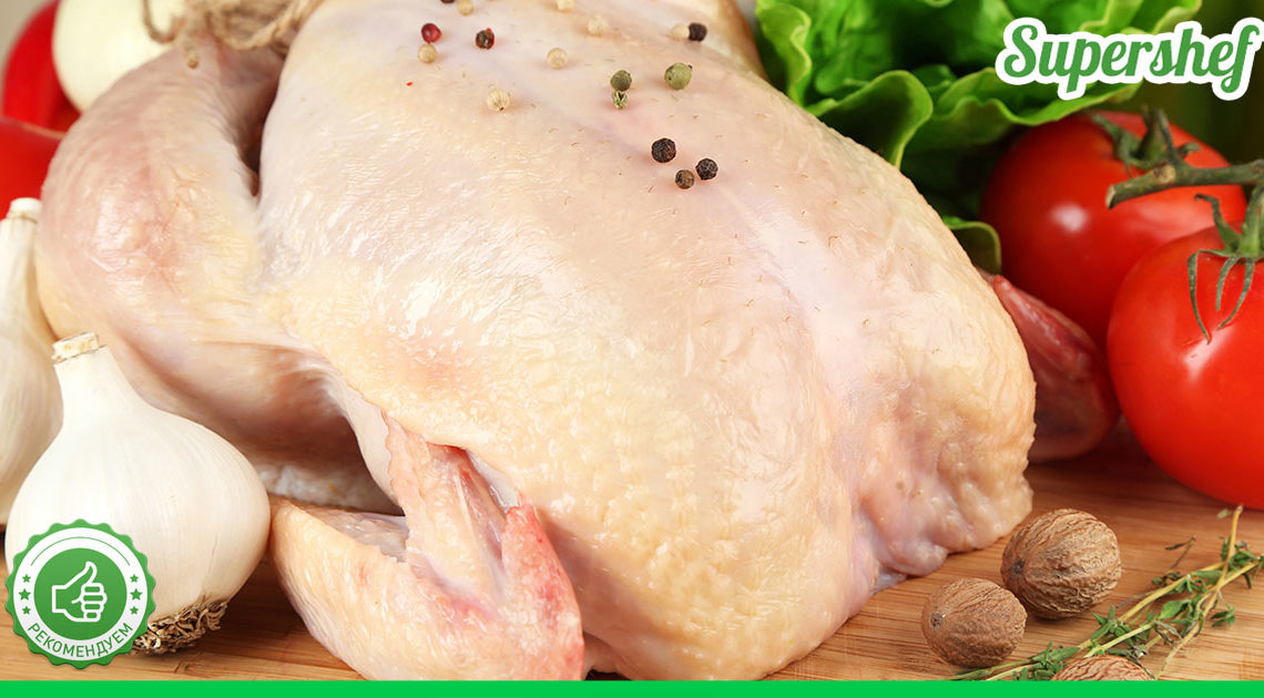 Если до запекания “замочить” курицу, можно готовить без фольги или рукава. А мясо все равно сочное