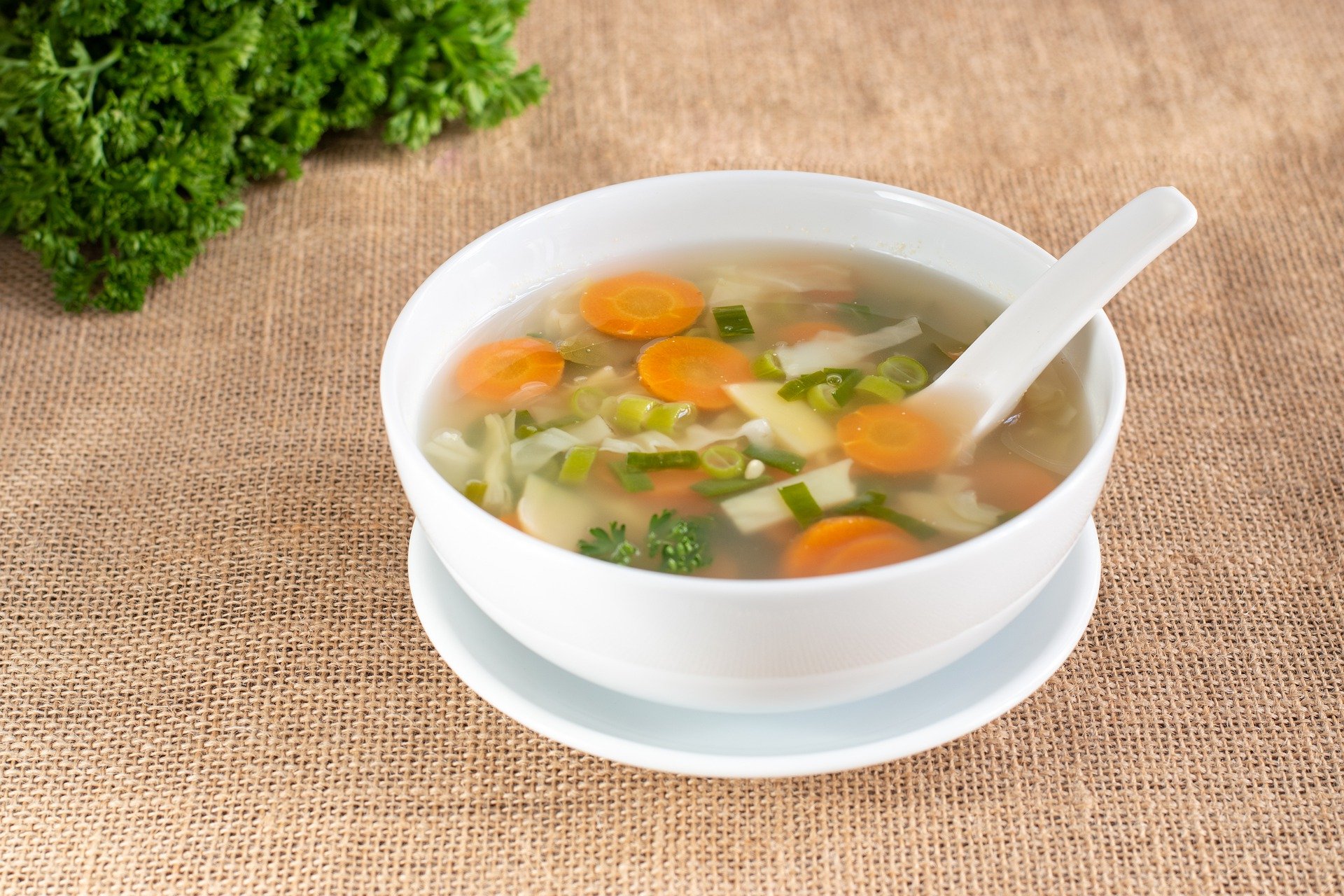 Можно ли суп в пост. Миска для супа. Овощной суп. Супы при гастрите. Диетические супы при гастрите.