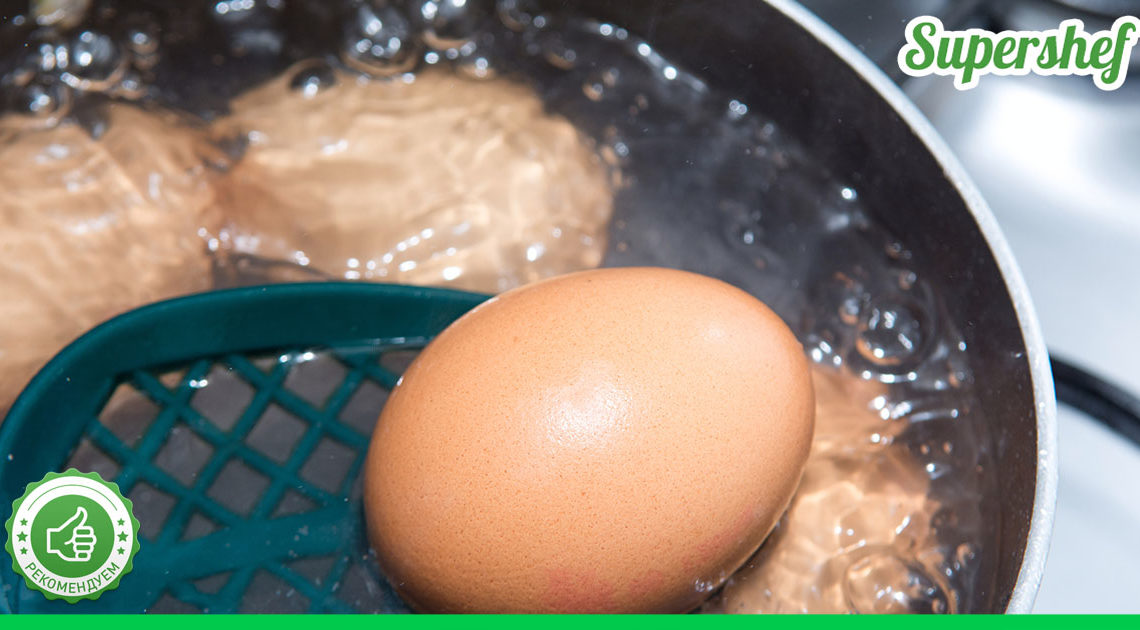 Что добавить в кастрюлю, когда варите яйца, чтоб они легко чистились