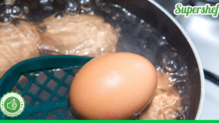 Что добавить в кастрюлю, когда варите яйца, чтоб они легко чистились