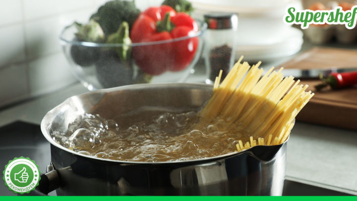 Одно из самых простых блюд в приготовлении – макароны, но и оно требует к себе внимания.