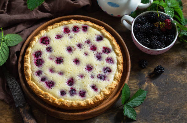 Пеку его всего за 10 минут.🥮 Пирог с ягодами на каждый день: даже крошки не остается.