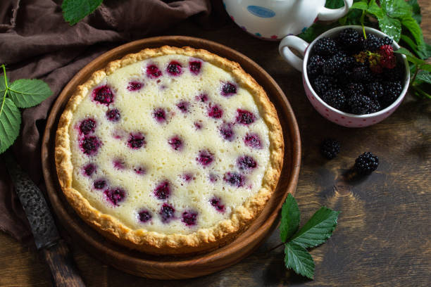 Пеку его всего за 10 минут.🥮 Пирог с ягодами на каждый день: даже крошки не остается.