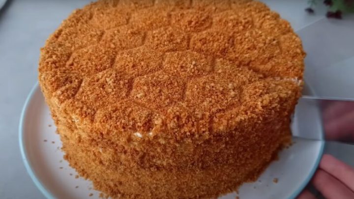 Невероятно вкусный рецепт Медовика: такого торта вы еще не пробовали