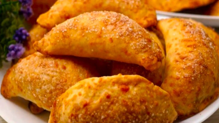 Чудо-пирожки с сырной начинкой из творожного теста