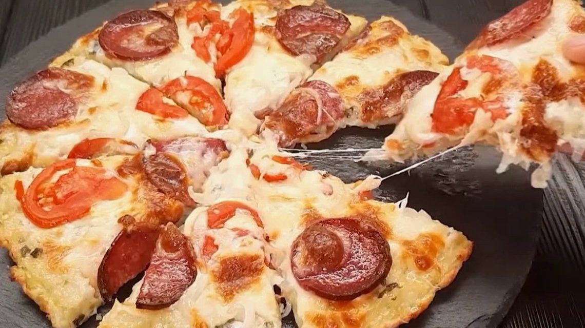 Разлетелась со стола моментально – очень вкусно: пицца из кабачков без раскатывания теста Разлетелась со стола моментально – очень вкусно: пицца из кабачков без раскатывания теста