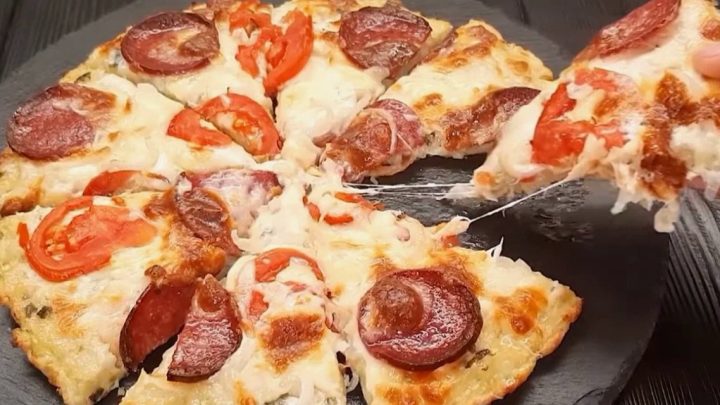 Разлетелась со стола моментально – очень вкусно: пицца из кабачков без раскатывания теста
