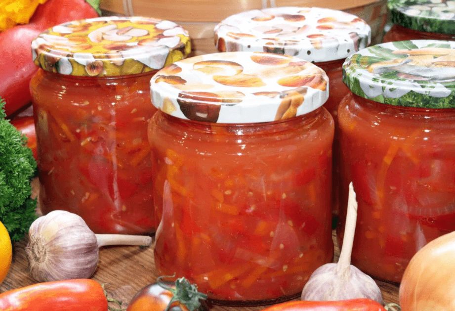 Лечо с болгарским перцем, морковью и луком на зиму: рецепт простой и быстрый, а результат просто отличный – получается очень вкусно Лечо с болгарским перцем, морковью и луком на зиму: рецепт простой и быстрый, а результат просто отличный – получается очень вкусно
