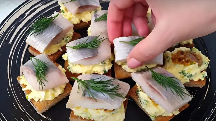 Такую закуску из селедки вы еще не готовили