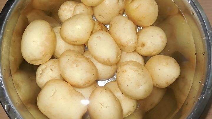 Молодая картошка по оригинальному рецепту: просто, сытно и вкусно