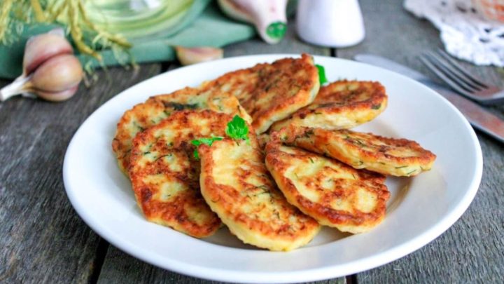 Оладьи из кабачков и творога — легкий летний перекус для дома
