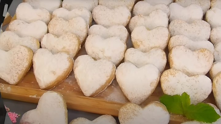 Рецепт быстрого печенья к чаю: без замеса и яиц