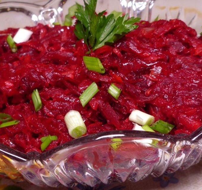 Свекольная икра – ароматная закуска, которая прекрасно дополняет как обед, так и ужин. Свекольная икра – ароматная закуска, которая прекрасно дополняет как обед, так и ужин.