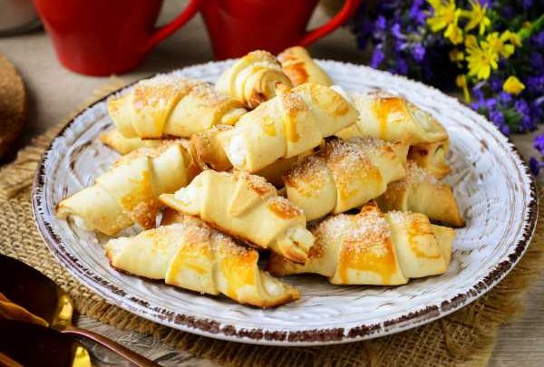 Невероятно мягкие, с выразительным вкусом: делюсь рецептом рогаликов, которые стали у меня фаворитом
