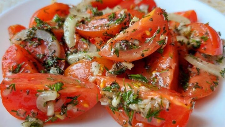 Салат из томатов. Лучшей закуски к мясу не придумать!