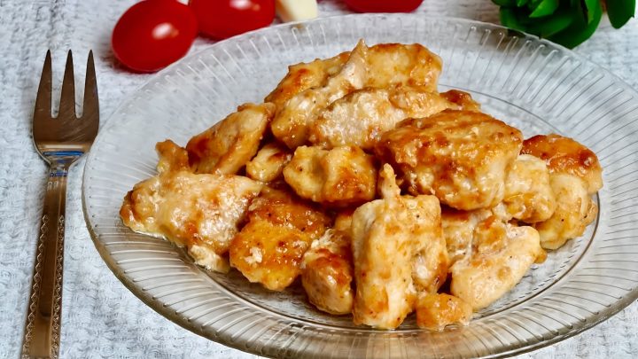 Изумительный рецепт вкуснейшего мягкого мяса: филе курицы под чесночным соусом
