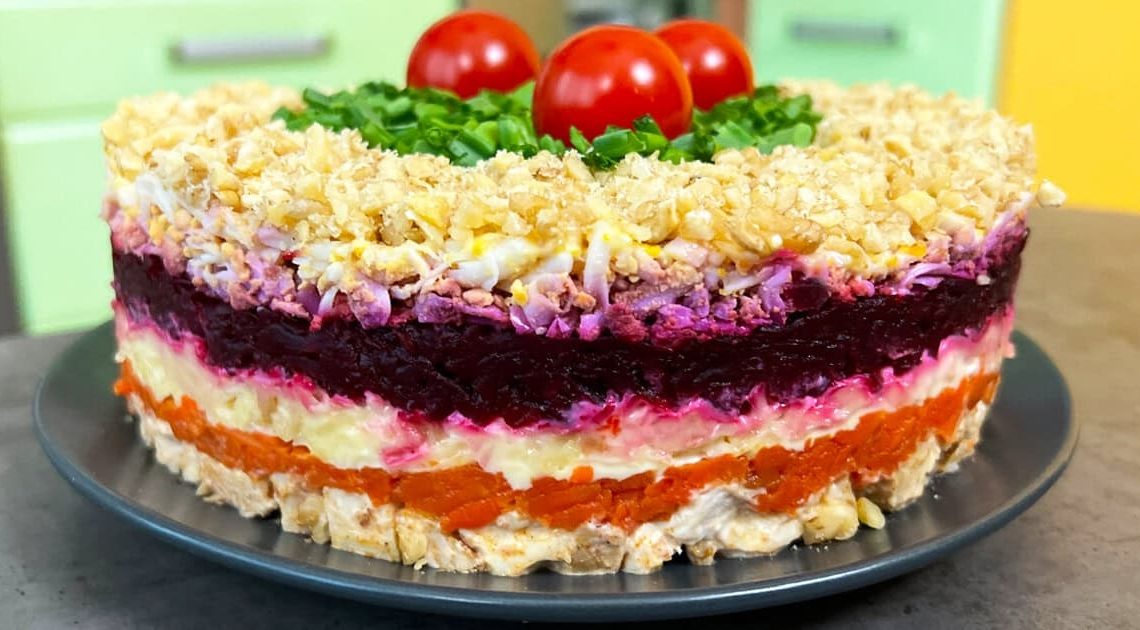 Салат, который покорил меня! Буду делать к праздникам! Радуюсь, что нашла этот рецепт!