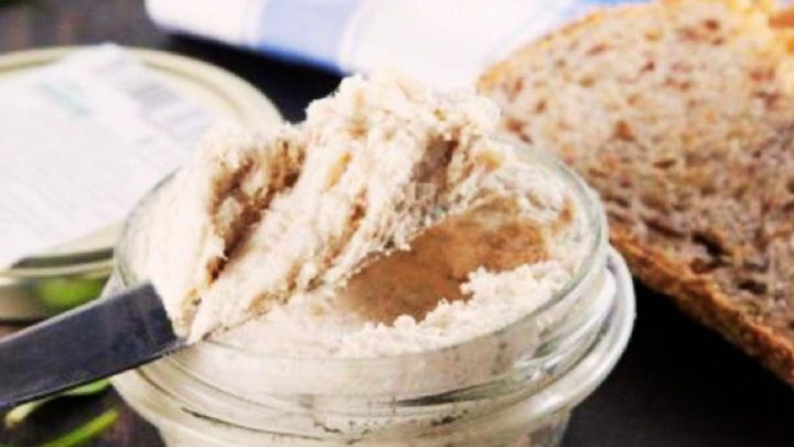 Селедочное масло: настолько вкусная намазка, что магазинные варианты и рядом не стоят