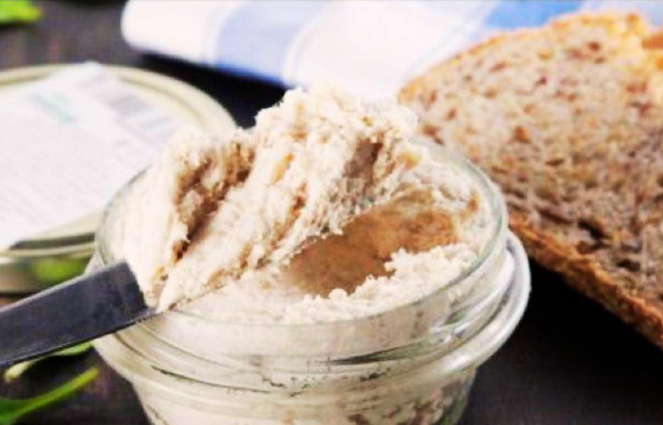 Селедочное масло: настолько вкусная намазка, что магазинные варианты и рядом не стоят